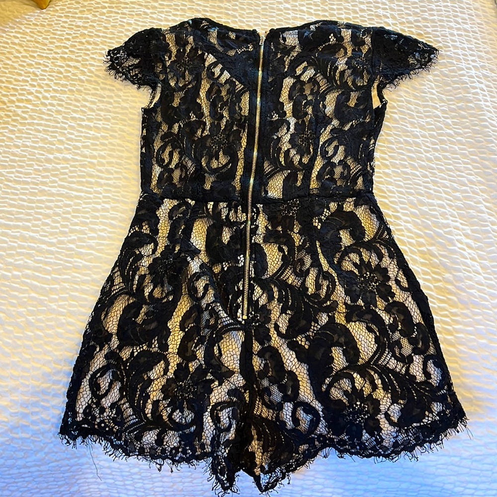 Charlotte Russe lined contrast lace romper - like new condition Small blk/crème - Picture 2 of 4
